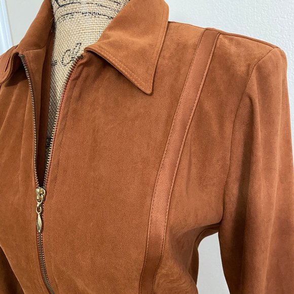 Lori Weidner Suit - Picture 4 of 6